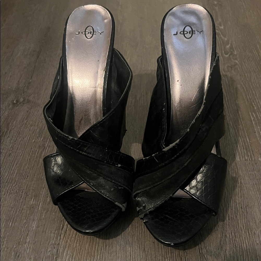 Joey Black Textured Women's Heels size 8